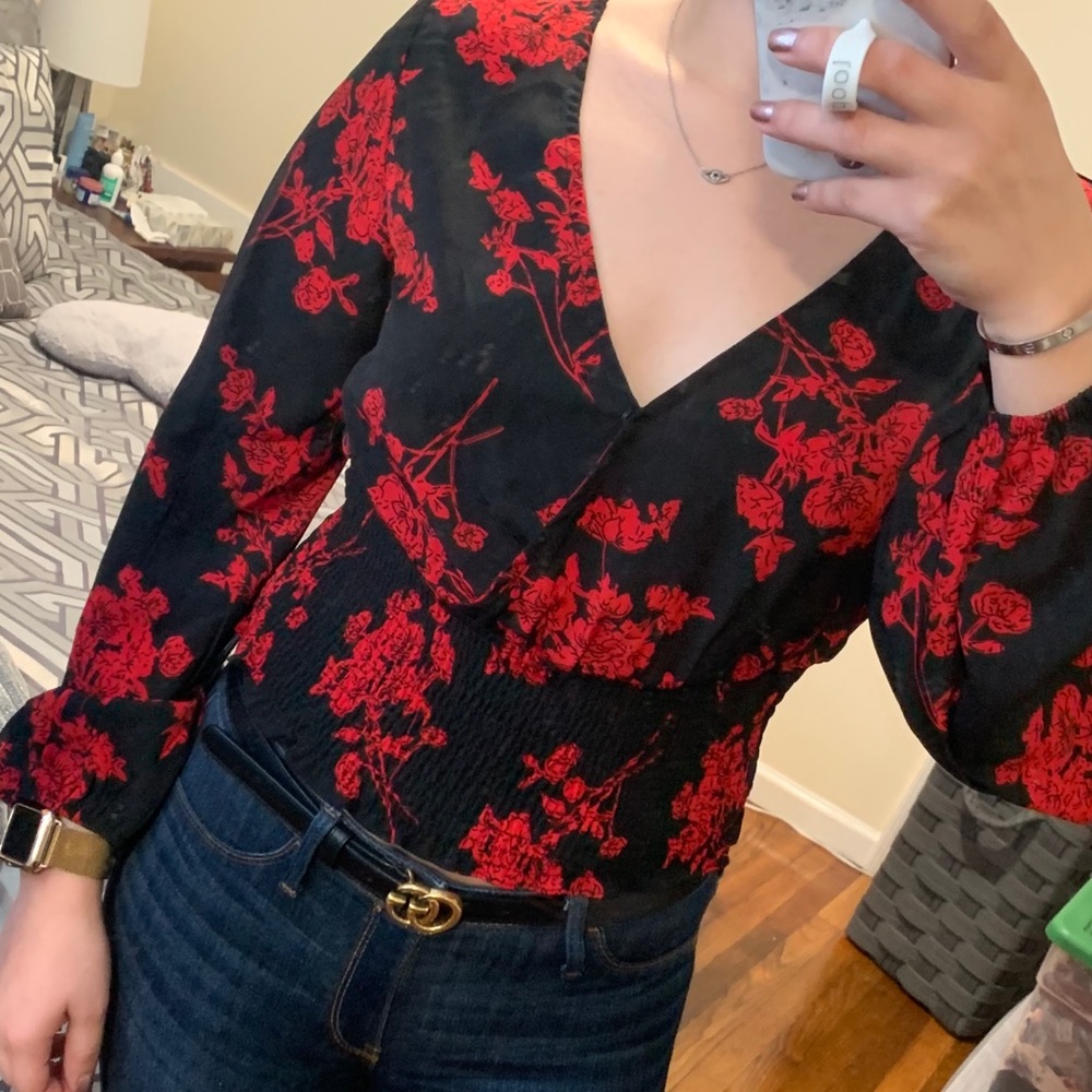 LAST 1️⃣ 🤍Red/Black Surplice Neck Shirred Floral Top - Picture 6 of 7